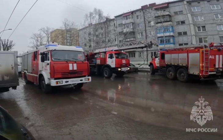 В Тюмени спасли трех и эвакуировали 15 человек из пожара на улице Судостроителей