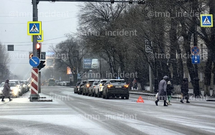 Гололедица на тюменских дорогах привела к авариям