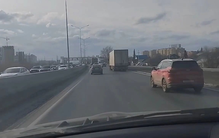 Народная месть: в Тюмени неизвестные закрасили краской камеры на объездной Народная месть: в Тюмени неизвестные закрасили краской камеры на объездной