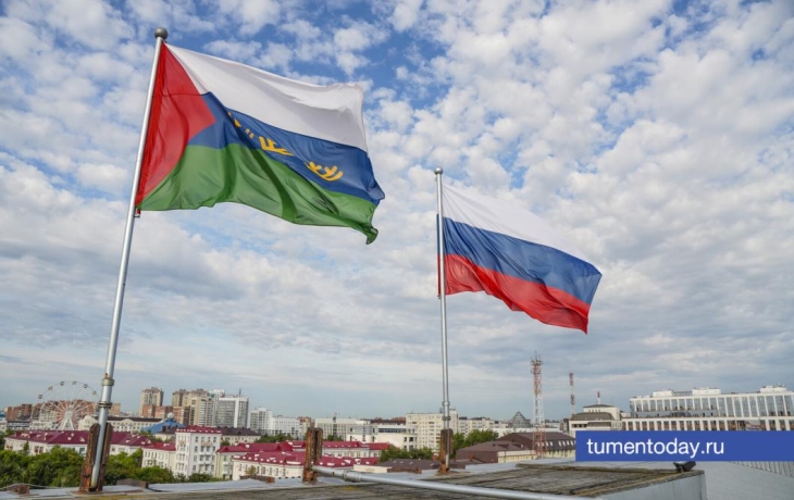 Александр Моор поздравил земляков с Днем Государственного флага России