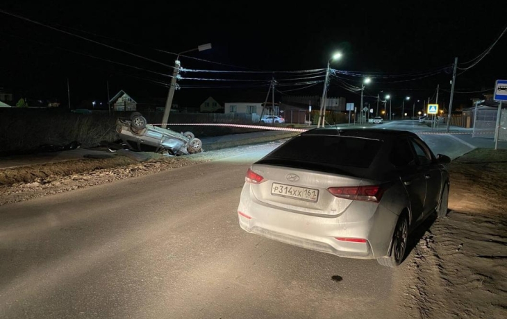 В Тюмени машина влетела в столб и перевернулась. Погибли двое