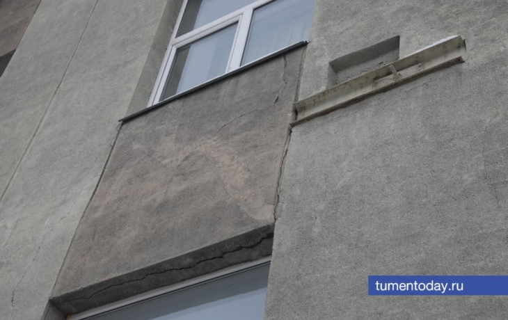 В Тюмени иностранцы завезли в жилой дом тараканов и клопов