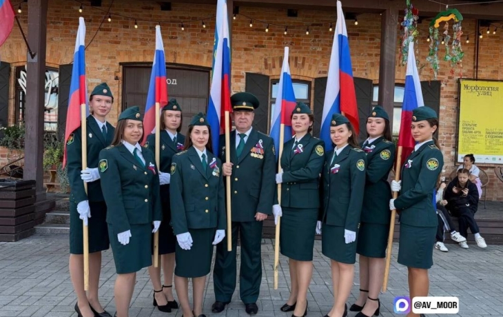 Александр Моор поздравил с праздником таможенных работников