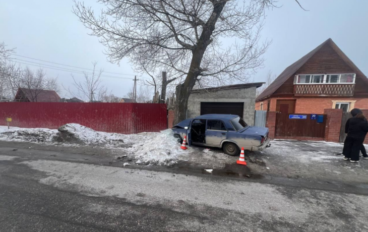 Мама с ребенком сели в машину к незнакомцам и попали в ДТП в Тобольске