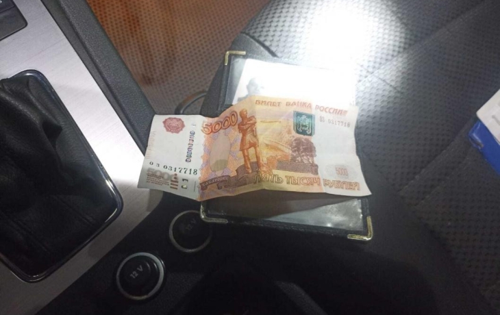 Тюменца подозревают в попытке дать взятку сотруднику полиции