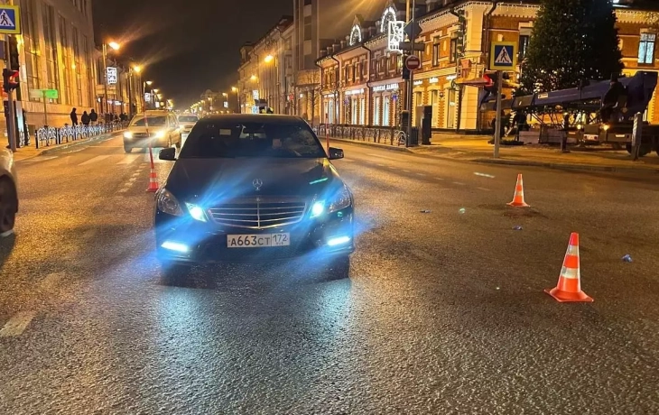 В центре Тюмени Mercedes сбил подростка. Ребенок получил тяжелые травмы