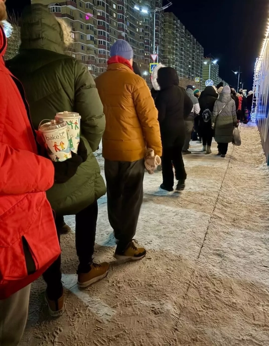 Очередь на каток «Сердце Тюмени»