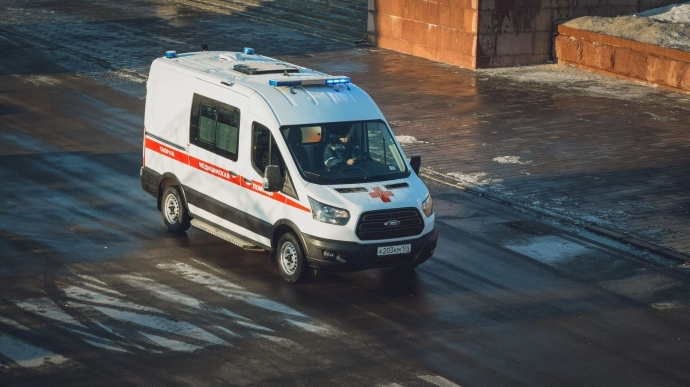 Резко затормозил: в Тюмени в ДТП с автобусом постр...