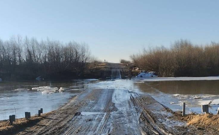 В Тюменской области из-за половодья временно перекрыто 15 региональных дорог В Тюменской области из-за половодья временно перекрыто 15 региональных дорог