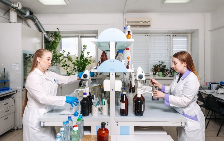 С начала 2025 года лаборатория «Росводоканал Тюмень» проверила более 40 000 проб воды