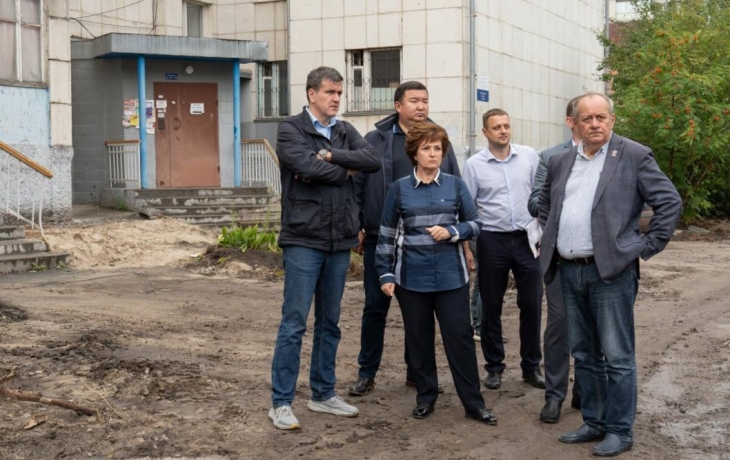 Депутаты Тюмени проверили благоустройство дворов