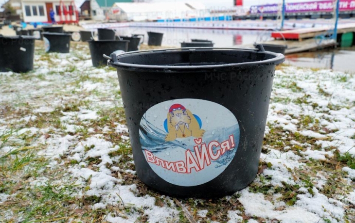 В Тюмени провели День моржа В Тюмени провели День моржа
