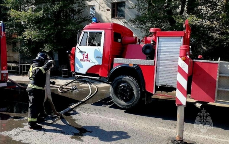 7 человек эвакуировали из пожара в девятиэтажке на Депутатской в Тюмени