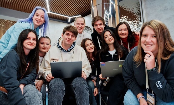 Тюменская школьница вошла в Совет по молодежной политике УрФО