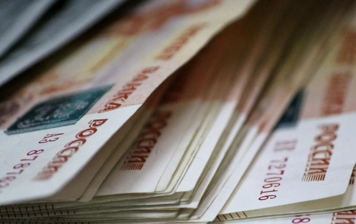Работникам тюменских медучреждений поднимут оклады