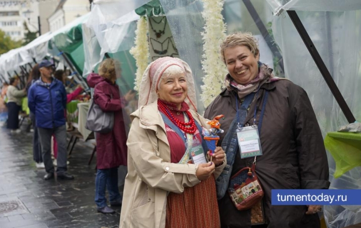 На Дзержинского проходит ремесленный фестиваль «Тюмень мастеровая» На Дзержинского проходит ремесленный фестиваль «Тюмень мастеровая»