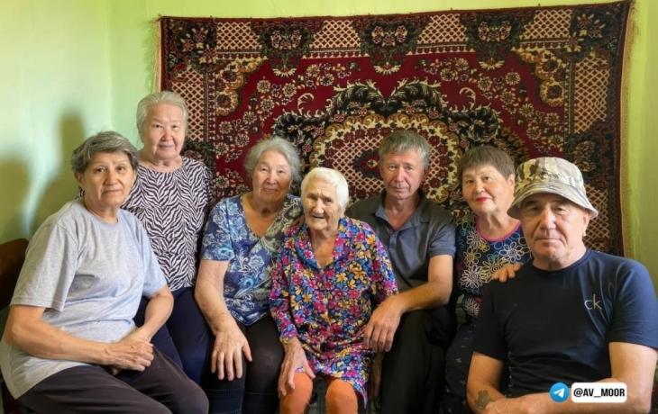 Александр Моор поздравил тюменку с 100-летним юбилеем