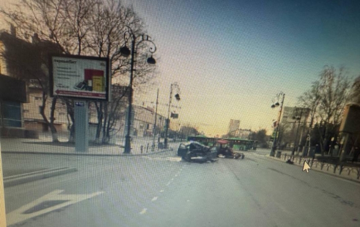 В центре Тюмени иномарка влетела в трактор, четверо пострадали