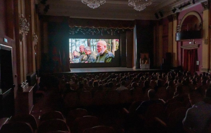 Тюменцам показали документальный фильм о военном священнике из Луганска Владимире Марецком Тюменцам показали документальный фильм о военном священнике из Луганска Владимире Марецком