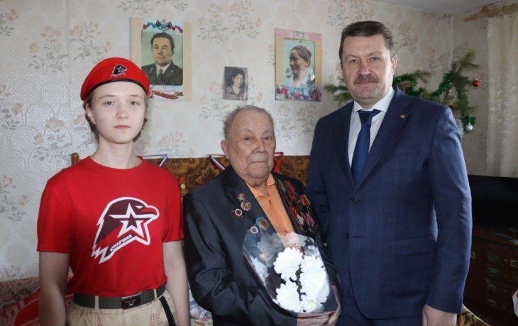 Ялуторовским ветеранам вручили медали к 80-летию Победы