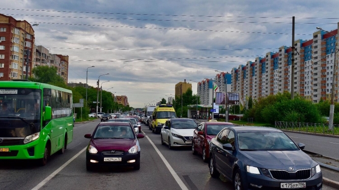 Пробки в Тюмени сковывают город в будни и выходные.