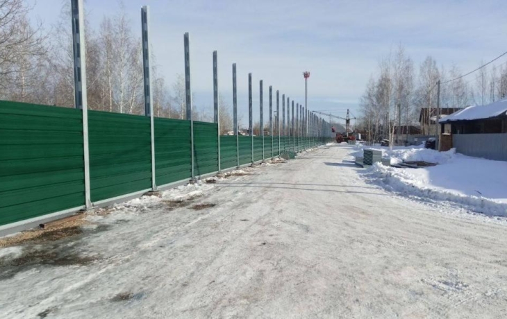 В Тюмени устанавливают шумозащитные экраны возле снежного полигона