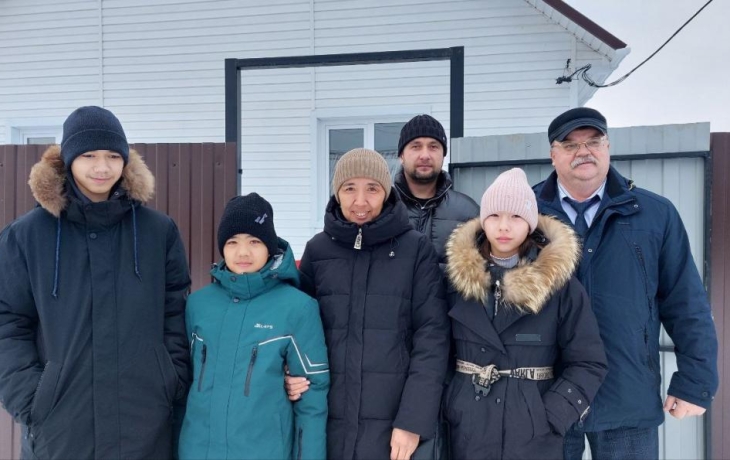 Многодетной семье из Викуловского округа вручили ключи от дома