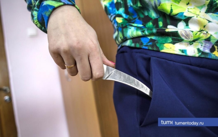 Тюменец рассказал девушке, что любит другую, и получил удар ножом Тюменец рассказал девушке, что любит другую, и получил удар ножом
