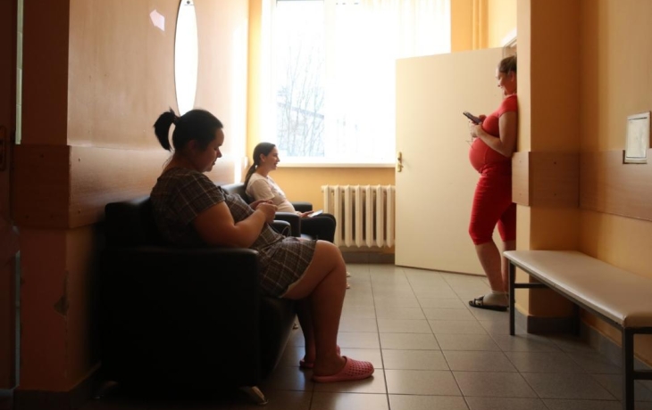 С 1 сентября студенткам будут выплачивать пособия по беременности и родам