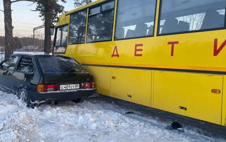 Подросток без прав врезался в школьный автобус под Тюменью