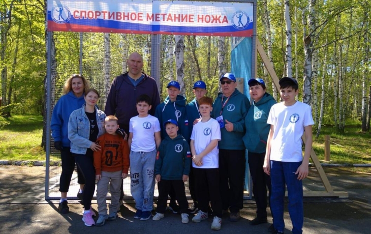 Николай Валуев приехал в Тюмень на соревнования по метанию ножа Николай Валуев приехал в Тюмень на соревнования по метанию ножа