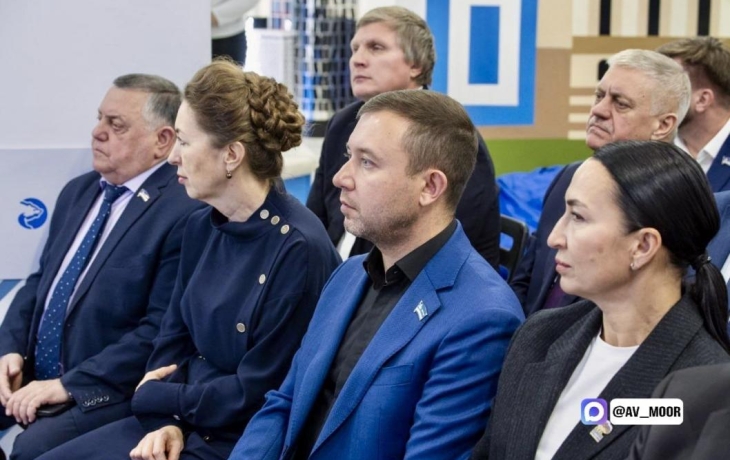 Александр Моор провел стратегическую сессию с муниципальными депутатами