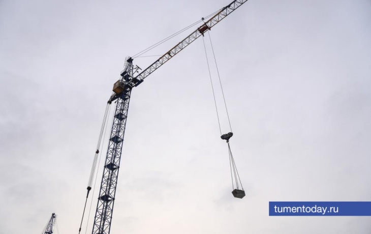 В Тобольске пострадал человек при падении строительного крана В Тобольске пострадал человек при падении строительного крана