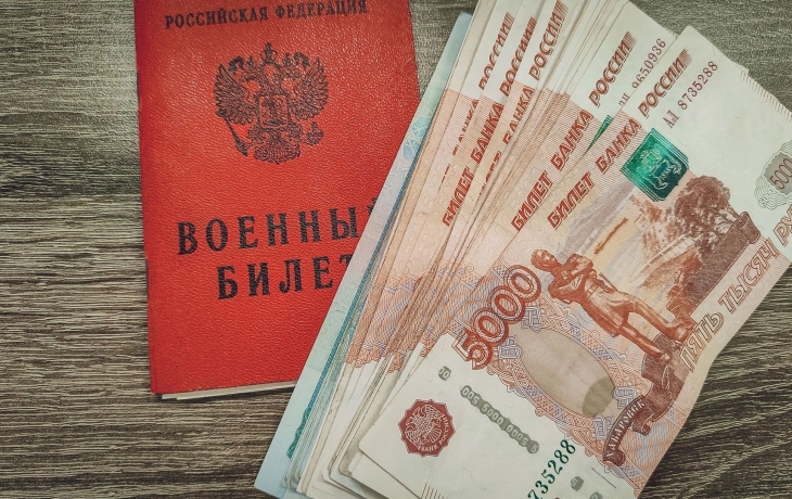 «Потом его там убьют…»: тюменка со смехом рассказала, как потратит деньги мужа с СВО
