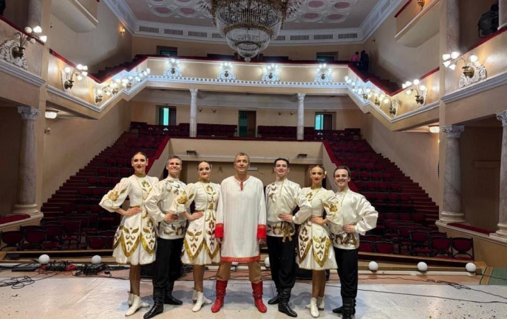 Тюменские артисты поздравили жителей Краснодона с Днем народного единства