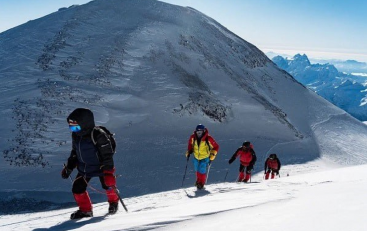 Тюменец поднял флаг УФСИН над вершиной Эльбруса Тюменец поднял флаг УФСИН над вершиной Эльбруса