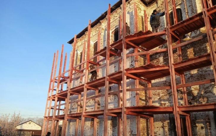 В Тобольске начались противоаварийные работы в Крестовоздвиженской церкви