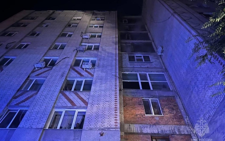 В Тюмени сотрудники МЧС России спасли 12 человек на пожаре