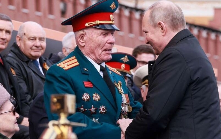 Тюменский ветеран попал на Парад на Красной площади и пообщался с Путиным Тюменский ветеран попал на Парад на Красной площади и пообщался с Путиным