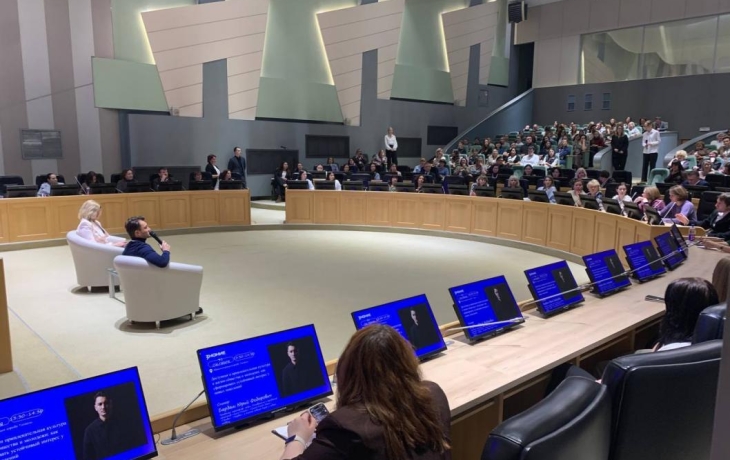 Продюсер Юрий Бардаш выступил перед тюменскими госслужащими