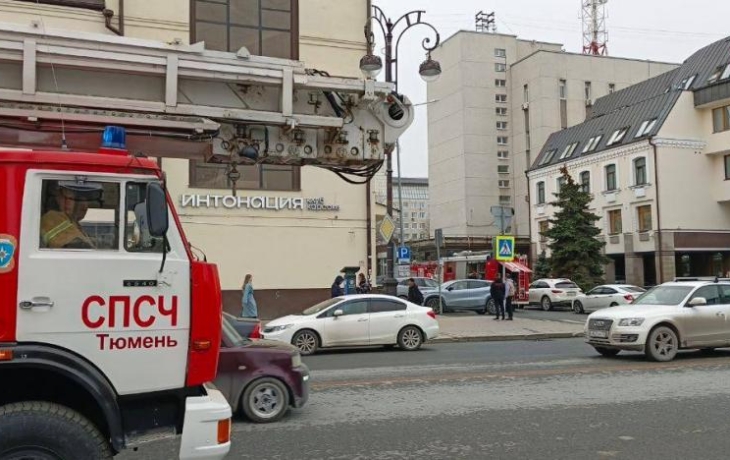 В центре Тюмени потушили пожар в баре В центре Тюмени потушили пожар в баре