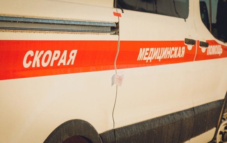 Запретная поездка: тюменские подростки на питбайке устроили ралли на трассе