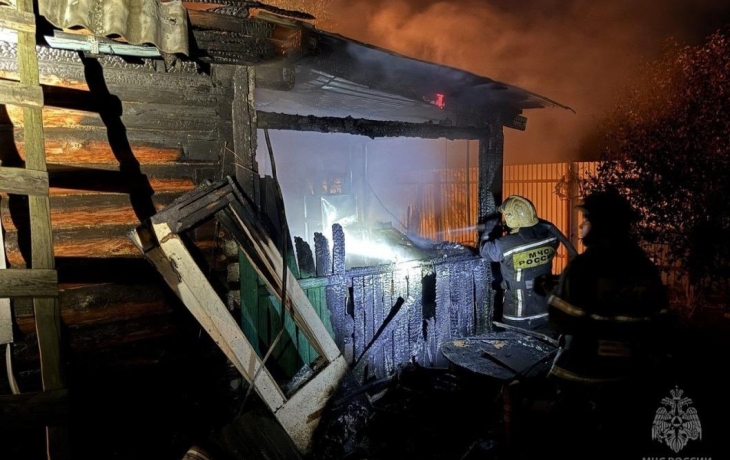 В ночном пожаре в Тюмени погиб человек