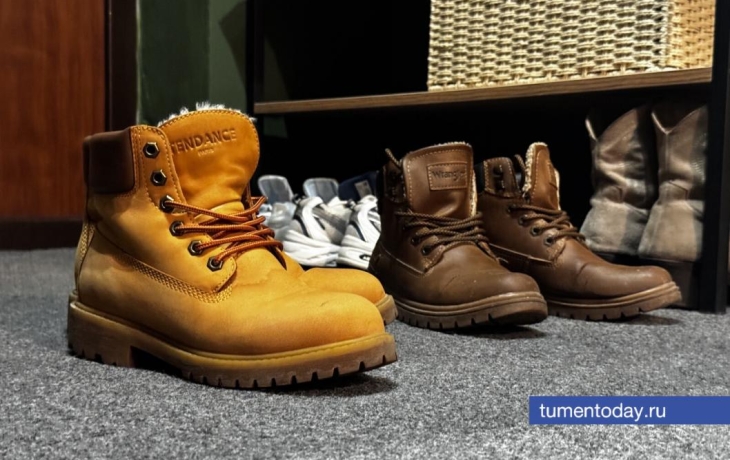 Тюменцам дали советы по защите обуви от соли и реагентов