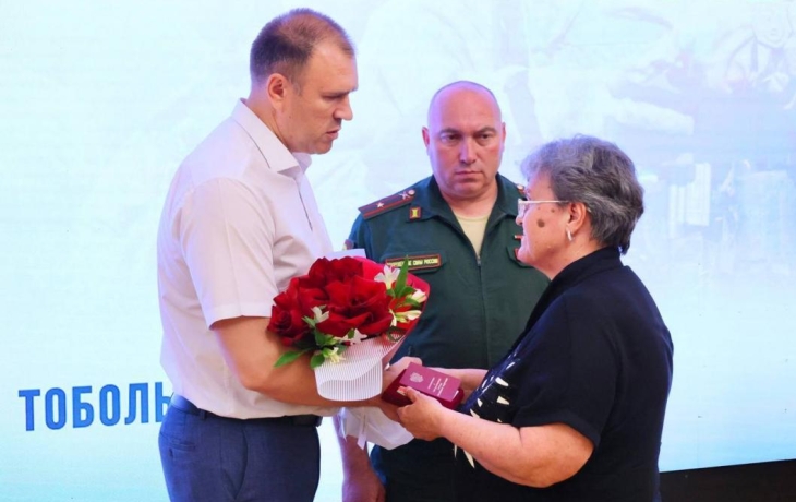 Петр Вагин вручил награды родственникам земляков, погибших на СВО Петр Вагин вручил награды родственникам земляков, погибших на СВО