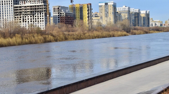 Благодаря половодью Тура пока не выглядит обмелевшей.