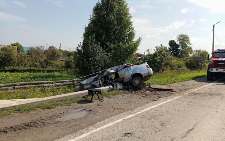 На тюменской трассе 33-летний водитель ВАЗ въехал в опору освещения и погиб На тюменской трассе 33-летний водитель ВАЗ въехал в опору освещения и погиб