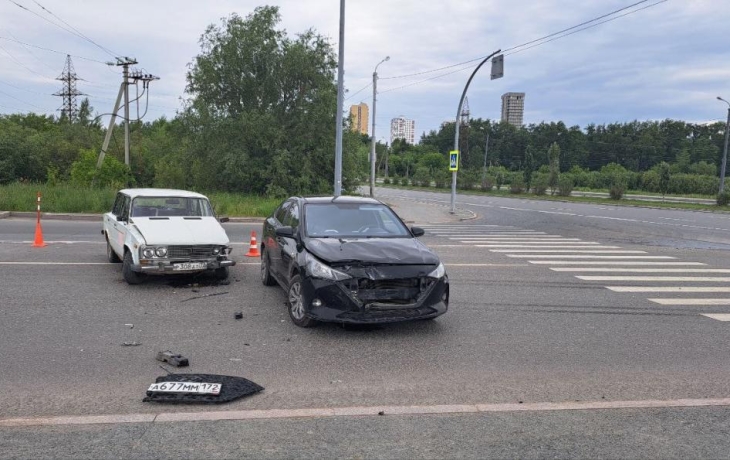 В Тюмени 2-летний малыш получил травму в дорожной аварии В Тюмени 2-летний малыш получил травму в дорожной аварии