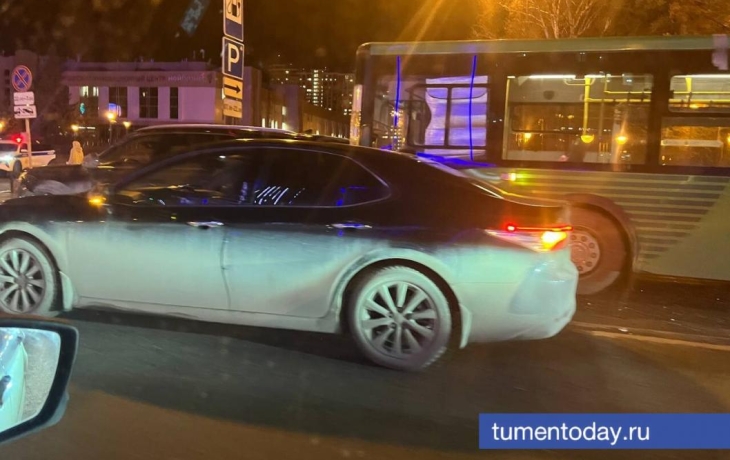 Пробки на Республики образовались из-за ДТП с автобусом