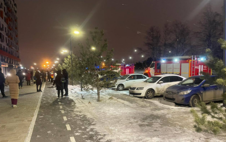 Ночью в Тюмени снова загорелись электрощитовые в доме на улице Первооткрывателей